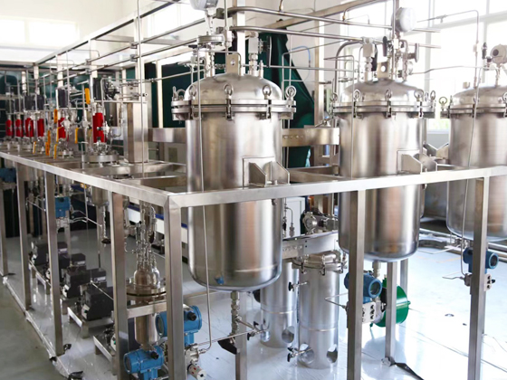 化學反應釜中鎳合金法蘭/球閥/針閥/管道配套配件的應用。